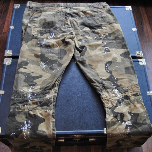 Twenty Two Oz Green Camo with White Paint Splatters Style Pants 42/32 - Picture 8 of 10